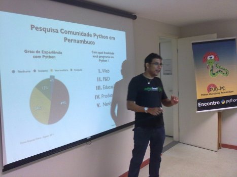 Marcel Caraciolo apresentando os resultados da pesquisa sobre Python em Pernambuco